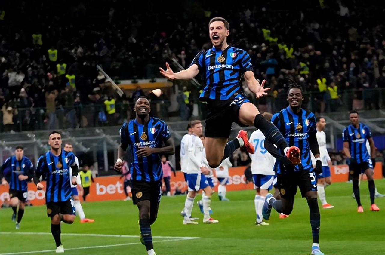 关于米兰德比战火花四射，AC米兰-国际米兰的信息