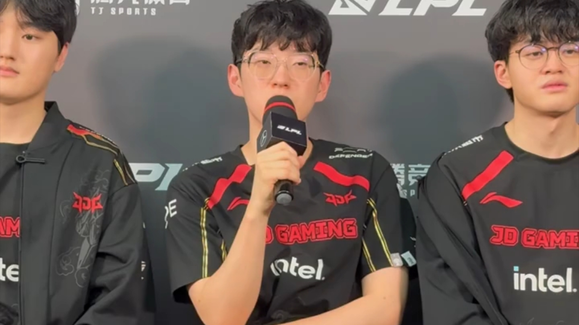 包含Scout遭遇十连败，IG教练面临压力！的词条